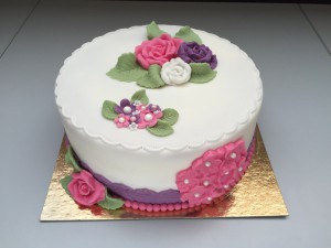 Feesttaarten - Bloementaart wit roze paars