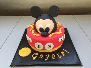 Kindertaarten - Stapeltaart Gayatri met boltaart muis