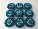 Cupcakes - Zwarte cupcakes met blauwe bloemen