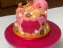 Feesttaarten - Dripcake Romy met donuts en macarons