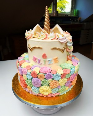 Kindertaarten - Unicorn stapeltaart Elize Kindertaarten - Unicorn stapeltaart Elize
