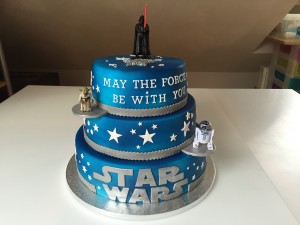Kindertaarten - Star Wars stapeltaart Kindertaarten - Star Wars stapeltaart