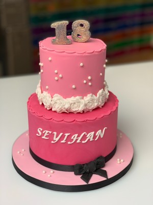 Kindertaarten - Stapeltaart roze Seyihan Kindertaarten - Stapeltaart roze Seyihan