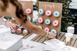 Cupcakes - Gender reveal donuts en cupcakes babyshower